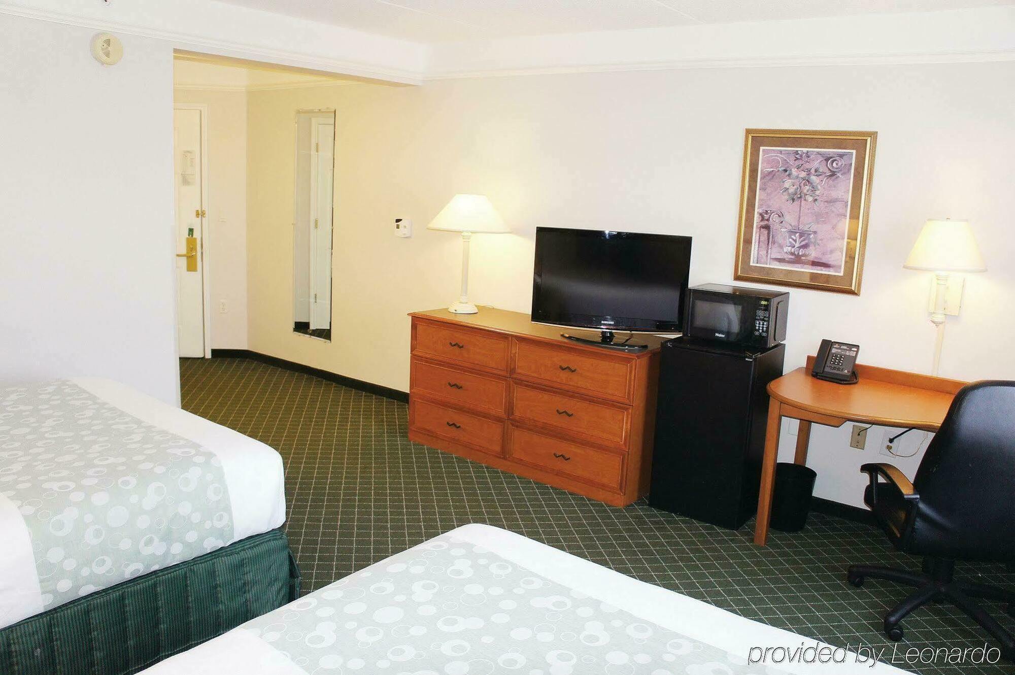 La Quinta By Wyndham St. Louis Westport Hotel Maryland Heights Buitenkant foto
